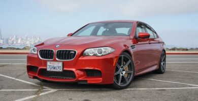 Descargar Manual de Propietario BMW M5 Sedan 2015 PDF gratis